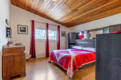 152S 100E, Raymond, AB 