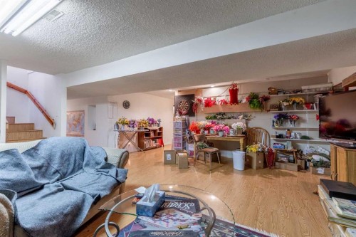 152S 100E, Raymond, AB 