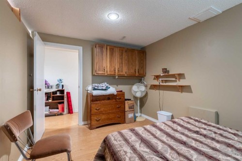 152S 100E, Raymond, AB 