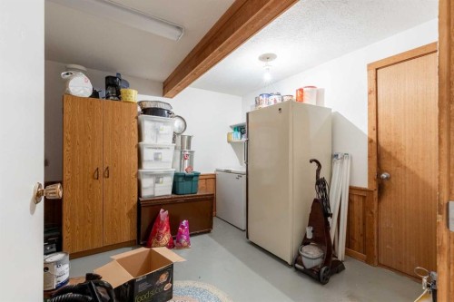 152S 100E, Raymond, AB 