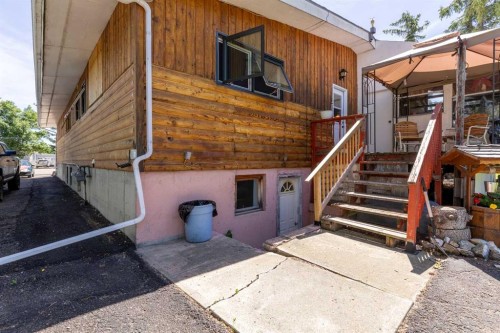 152S 100E, Raymond, AB 