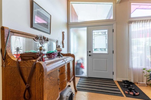 152S 100E, Raymond, AB 