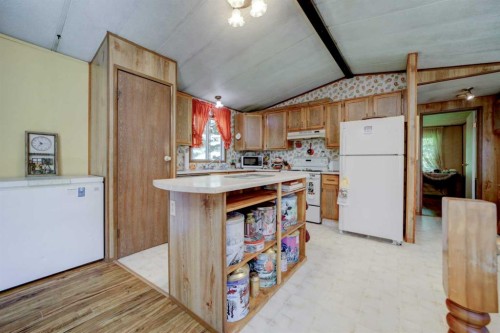 5670 16 Avenue, Coleman, AB - Indoor Photo Showing Kitchen