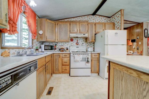 5670 16 Avenue, Coleman, AB - Indoor Photo Showing Kitchen With Double Sink