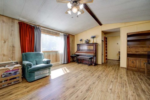 5670 16 Avenue, Coleman, AB - Indoor Photo Showing Living Room