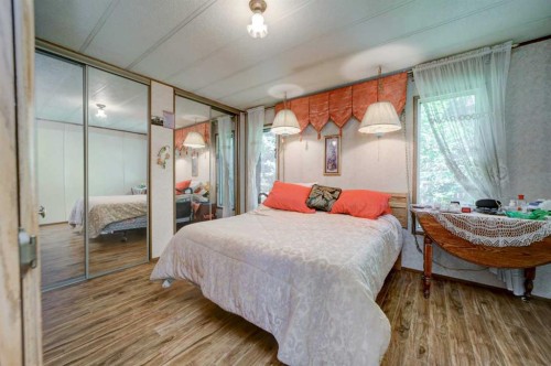 5670 16 Avenue, Coleman, AB - Indoor Photo Showing Bedroom