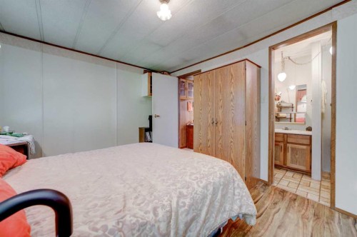 5670 16 Avenue, Coleman, AB - Indoor Photo Showing Bedroom