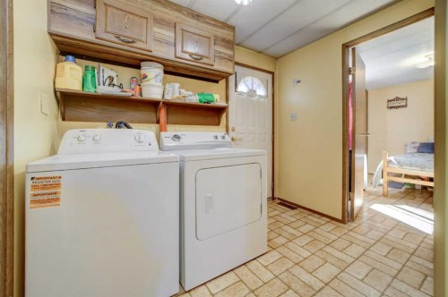 5670 16 Avenue, Coleman, AB - Indoor Photo Showing Laundry Room