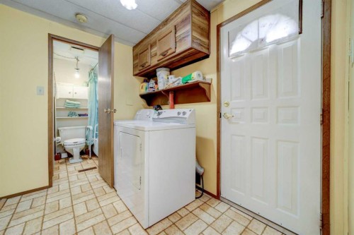 5670 16 Avenue, Coleman, AB - Indoor Photo Showing Laundry Room