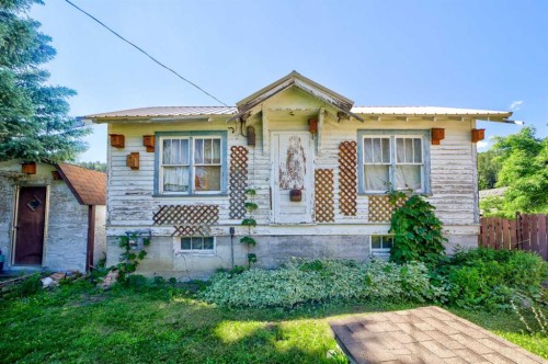 5670 16 Avenue, Coleman, AB - Outdoor