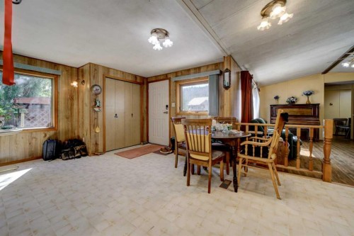 5670 16 Avenue, Coleman, AB - Indoor Photo Showing Dining Room