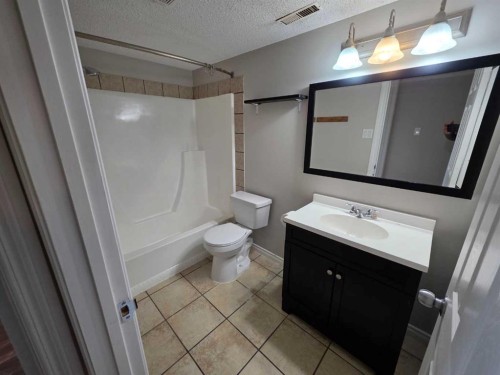 1-3514 20 Avenue South, Lethbridge, AB - Indoor Photo Showing Bathroom