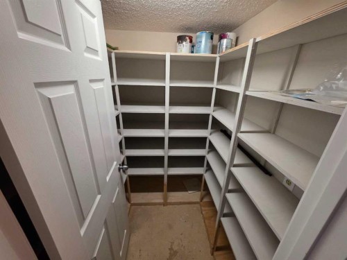 1-3514 20 Avenue South, Lethbridge, AB - Indoor With Storage