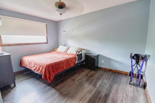 32 Lemoyne Crescent West, Lethbridge, AB - Indoor Photo Showing Bedroom