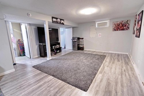 32 Lemoyne Crescent West, Lethbridge, AB - Indoor Photo Showing Other Room