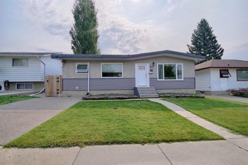 32 Lemoyne Crescent West, Lethbridge, AB - Outdoor With Facade