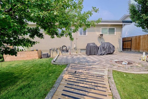 32 Lemoyne Crescent West, Lethbridge, AB - Outdoor
