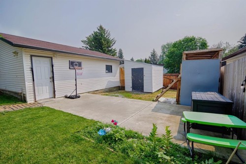 32 Lemoyne Crescent West, Lethbridge, AB - Outdoor With Exterior