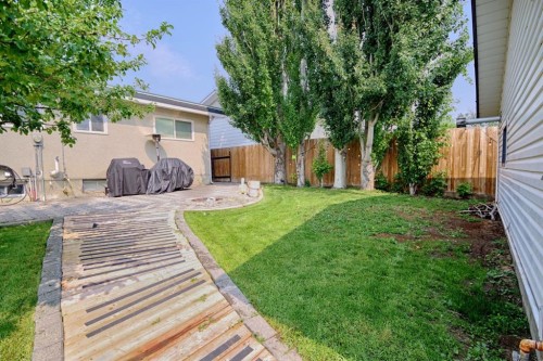 32 Lemoyne Crescent West, Lethbridge, AB - Outdoor