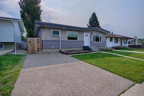 32 Lemoyne Crescent West, Lethbridge, AB - Outdoor