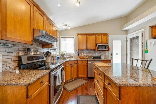 441 Edinburgh Road West, Lethbridge, AB - Indoor Photo Showing Kitchen With Double Sink