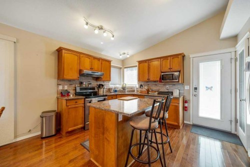 441 Edinburgh Road West, Lethbridge, AB - Indoor Photo Showing Kitchen