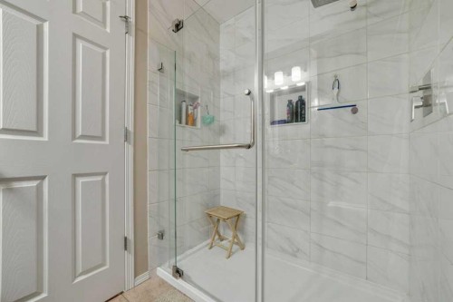 441 Edinburgh Road West, Lethbridge, AB - Indoor Photo Showing Bathroom