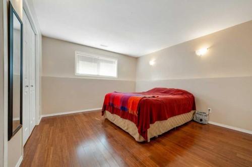 441 Edinburgh Road West, Lethbridge, AB - Indoor Photo Showing Bedroom