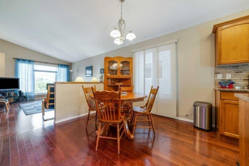 441 Edinburgh Road West, Lethbridge, AB - Indoor Photo Showing Dining Room