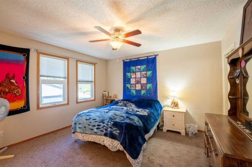 210 Ojibwa Place West, Lethbridge, AB - Indoor Photo Showing Bedroom