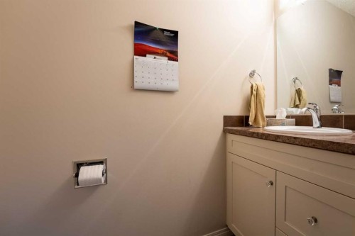 210 Ojibwa Place West, Lethbridge, AB - Indoor Photo Showing Bathroom