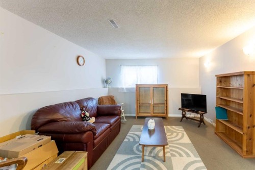 210 Ojibwa Place West, Lethbridge, AB - Indoor Photo Showing Living Room