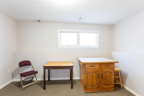 210 Ojibwa Place West, Lethbridge, AB - Indoor