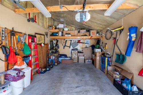 210 Ojibwa Place West, Lethbridge, AB - Indoor