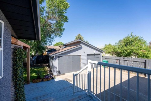 210 Ojibwa Place West, Lethbridge, AB - Outdoor With Deck Patio Veranda With Exterior