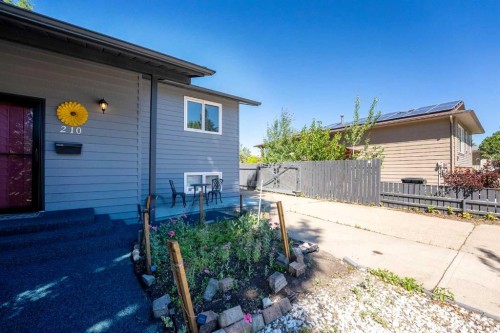 210 Ojibwa Place West, Lethbridge, AB - Outdoor With Exterior