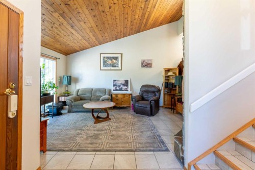 210 Ojibwa Place West, Lethbridge, AB - Indoor