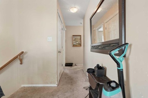 84 Aberdeen Road West, Lethbridge, AB - Indoor Photo Showing Other Room