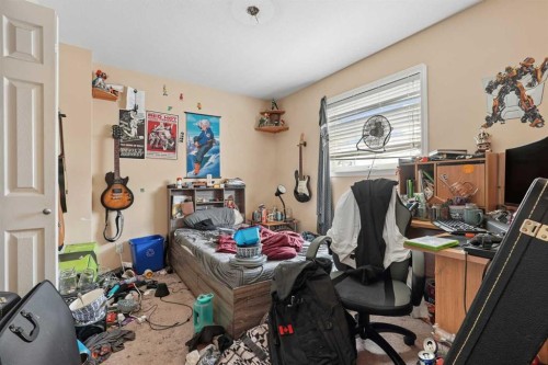 84 Aberdeen Road West, Lethbridge, AB - Indoor Photo Showing Other Room