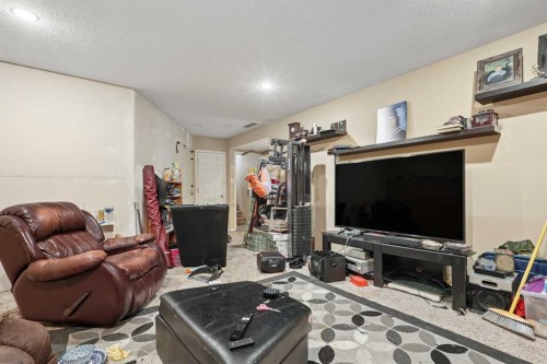 84 Aberdeen Road West, Lethbridge, AB - Indoor