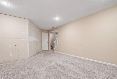 84 Aberdeen Road West, Lethbridge, AB - Indoor Photo Showing Other Room