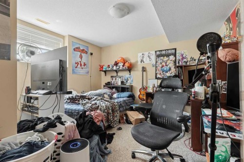 84 Aberdeen Road West, Lethbridge, AB - Indoor