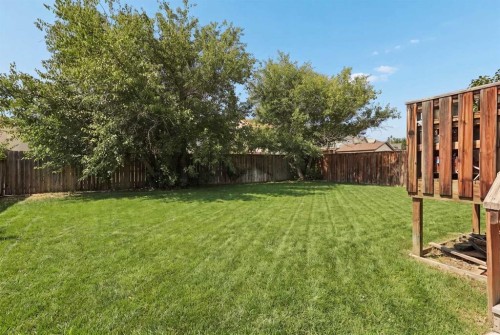 84 Aberdeen Road West, Lethbridge, AB - Outdoor With Backyard
