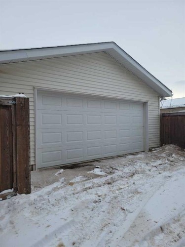39 Meadowlark Boulevard North, Lethbridge, AB - Outdoor