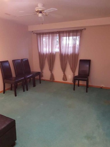 39 Meadowlark Boulevard North, Lethbridge, AB - Indoor Photo Showing Other Room