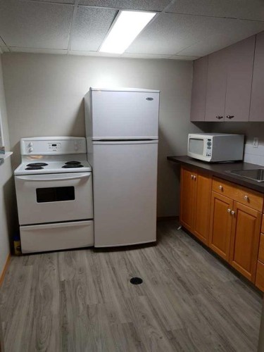 39 Meadowlark Boulevard North, Lethbridge, AB - Indoor Photo Showing Kitchen
