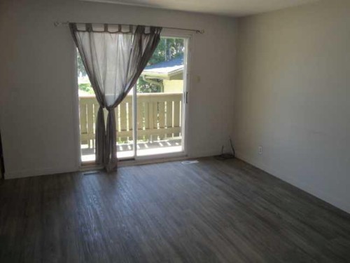 39 Meadowlark Boulevard North, Lethbridge, AB - Indoor Photo Showing Other Room