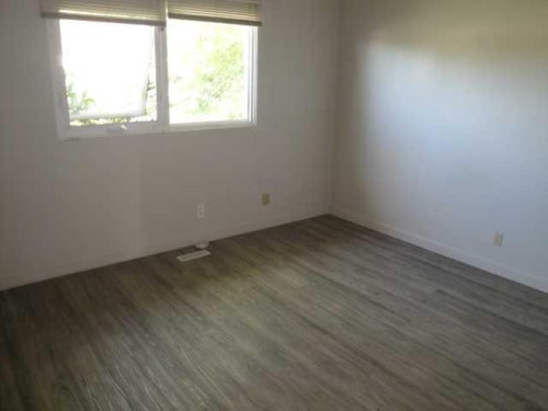 39 Meadowlark Boulevard North, Lethbridge, AB - Indoor Photo Showing Other Room