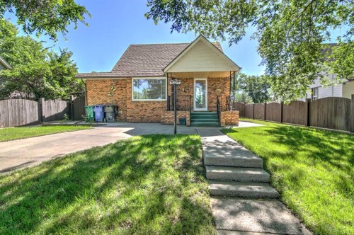 735 17 Street NORTH Lethbridge, AB T1H 3E2