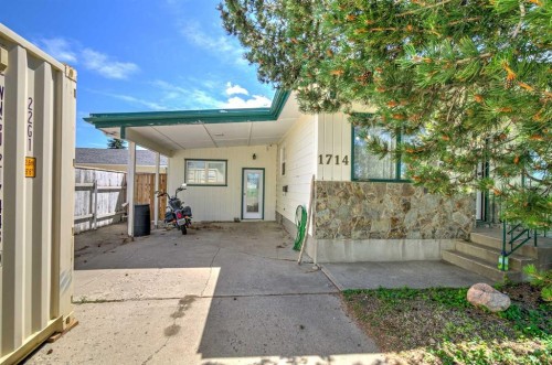 1714 15 Avenue NORTH Lethbridge, AB T1H 1W6